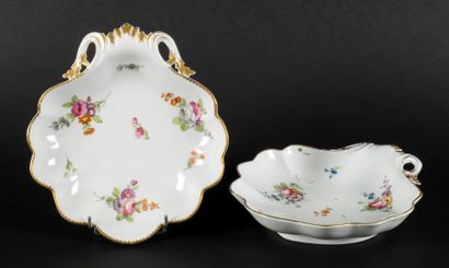 null Paris



Pair of porcelain compotiers shell with polychrome decoration of bouquets...