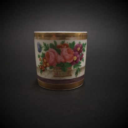 null Paris



Porcelain cup of form litron with polychrome decoration of flowers...