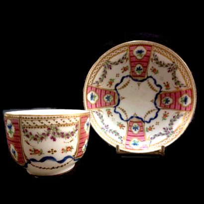 null Paris



Porcelain bowl and saucer with polychrome and gold decoration of garlands...