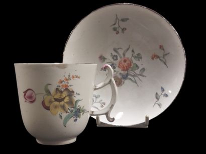 null Höchst



Porcelain cup and saucer with polychrome decoration of bouquets of...