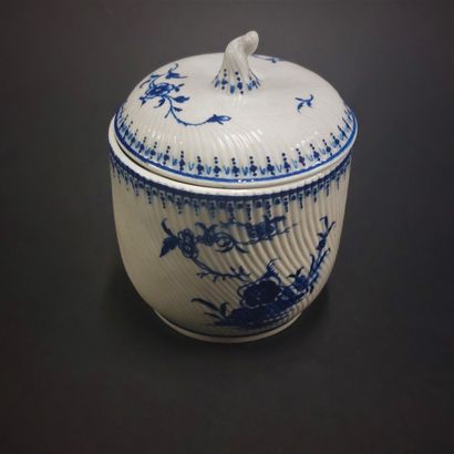 null Tournai



Covered sugar pot in soft porcelain with twisted ribs in relief with...