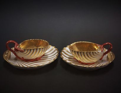 null Paris



Two porcelain cups and their saucer in the shape of shell with gold...
