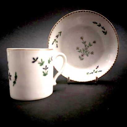 null Paris



Cup of form litron and a saucer out of porcelain with polychrome decoration...