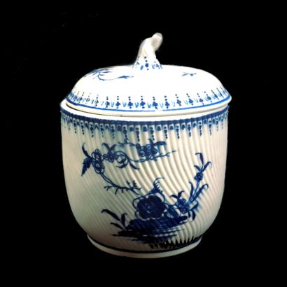 null Tournai



Covered sugar pot in soft porcelain with twisted ribs in relief with...