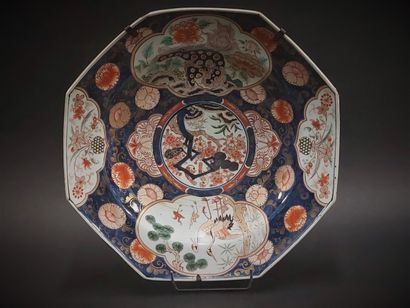 null Japan 



Large octagonal porcelain dish with blue, red and gold Imari decoration...