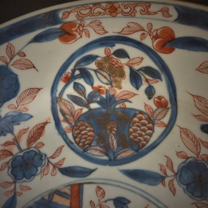 null 
China









Round porcelain dish with blue, red and gold Imari decoration...