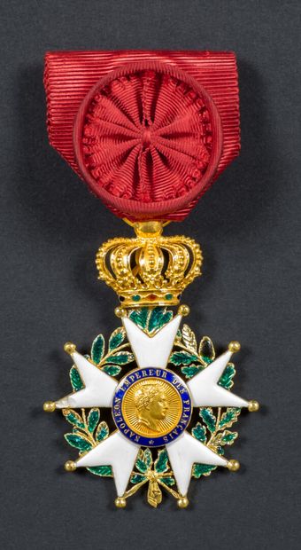 null Beautiful officer's star of the Legion of Honor type Second Empire in 18K gold....