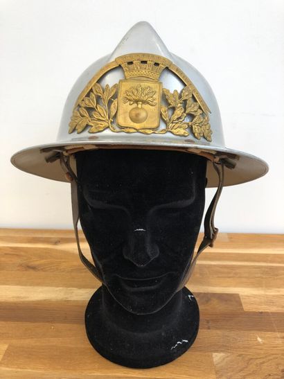 null Lot of six fireman helmets from the city of Valence d'Agen. 

Three identical...