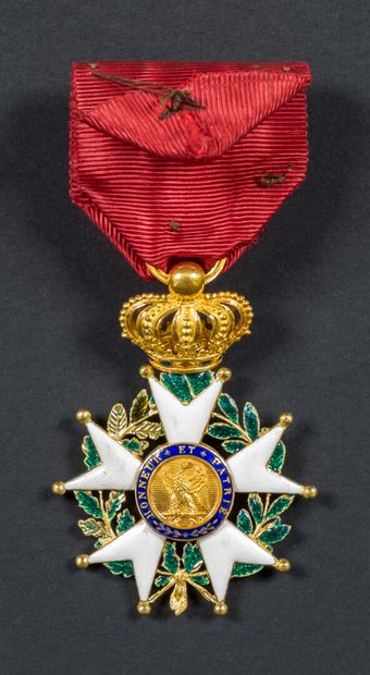 null Beautiful officer's star of the Legion of Honor type Second Empire in 18K gold....