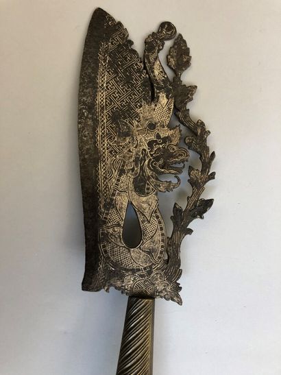 null Interesting weapon iron from Hast (Indonesia ?). Iron cut out with a dragon...