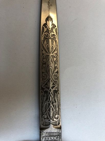 null Beautiful romantic dagger, called "dague de pute". Symmetrical blade with four...