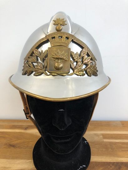 null Lot of six fireman helmets from the city of Valence d'Agen. 

Three identical...