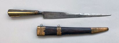 null Large dagger with the genoise, blade with flat sides long against edge, assembly...