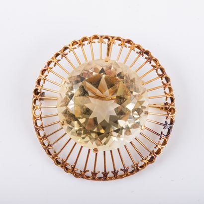 null 
Broche rosace, citrine , monture or 




Vers 1960 




Poids brut : 23 g-...