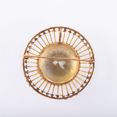 null 
Broche rosace, citrine , monture or 




Vers 1960 




Poids brut : 23 g-...