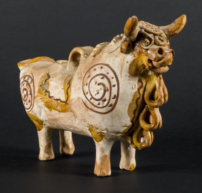 null In the taste of François RATY 

Aquamanile bull 

polychrome terracotta 

16.5...