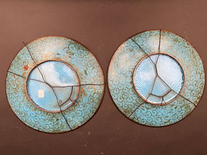 null Pair of cloisonné enamel plates decorated with birds.

Japan, Meiji period.

Diameter...