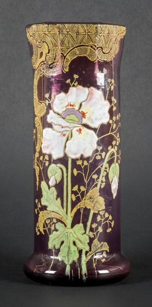 null MONTJOYE

Vase in enamelled glass with floral decoration.

H : 26 cm