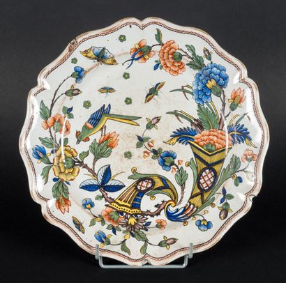 null 
ROUEN




Polychrome earthenware dish decorated with horns of plenty and birds.




Diam:...