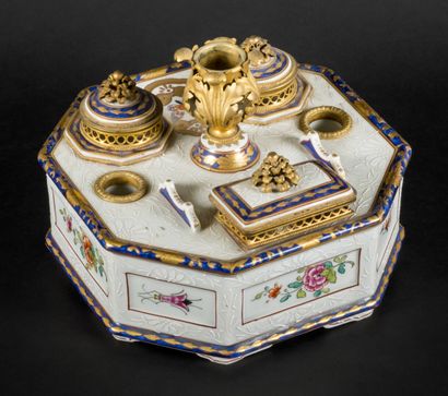 null SAMSON, 19th century

Inkwell of octagonal form in white porcelain decorated...