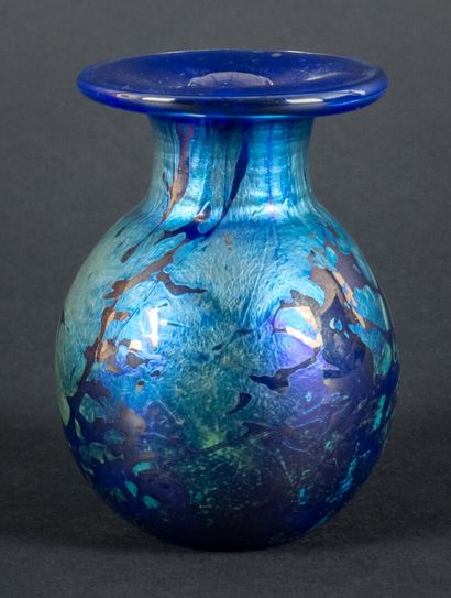 null In the taste of LOETZ

Small iridescent glass vase.

H : 8 cm