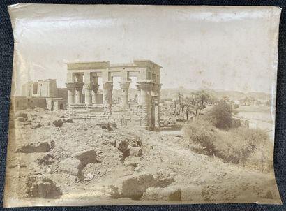 null EGYPT 

Collection of eleven photographs on black and white paper

22,5 x 27,5...