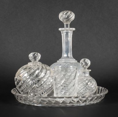 null BACCARAT

Night service or water glass in molded crystal including five pie...