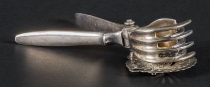 null CHRISTOFLE

Lemon squeezer (citrus fruits), in silver plated metal in the form...