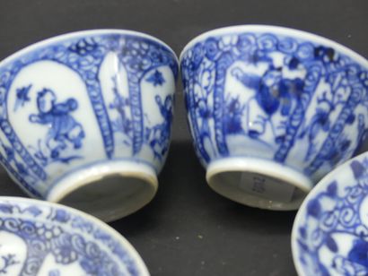 null Lot of blue-white porcelain including two cups with their display stand decorated...