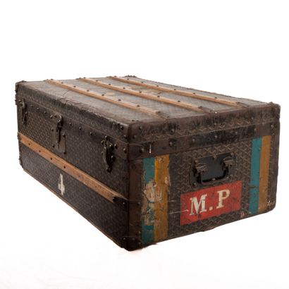null GOYARD. 

Mail trunk in wood lined with coated canvas and reinforcements. Monogrammed...
