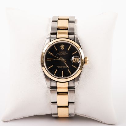 null ROLEX Osyter Date Just 

Medium lady's watch, 30 mm case, black dial and gold...