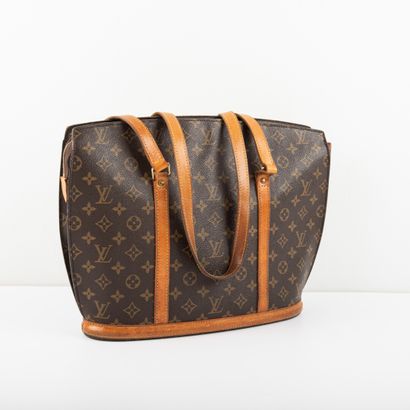 null 
Louis VUITTON, Paris "Babylone

Shoulder bag in monogrammed canvas and natural...