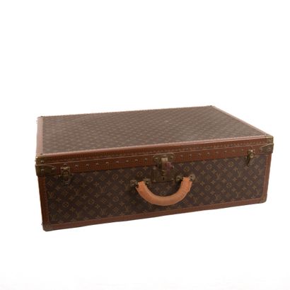 null 
Louis VUITTON, Paris "Alzer

Important rigid suitcase in monogrammed canvas,...
