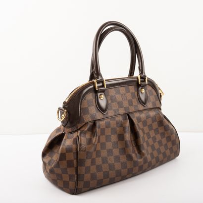 null 
Louis VUITTON, Paris "Trévi
Bag in checkerboard canvas and chocolate leather...