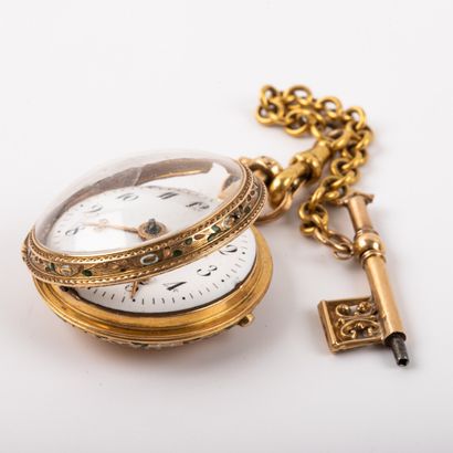 null Neck watch, gold and enamel case, gold chain and watch key.

Movement XXth century

Gross...