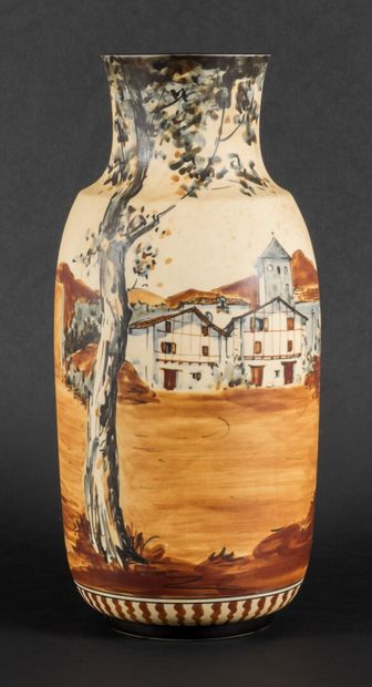 null CIBOURE - Fischer

Grand vase balustre en grès à décor en polychromie d'une...