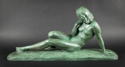 null Ugo CIPRIANI (1887-1960)

Female nude

Regula with green patina signed on the...