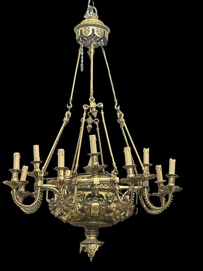 null Important chandelier in chased and gilded bronze with twelve arms of light in...