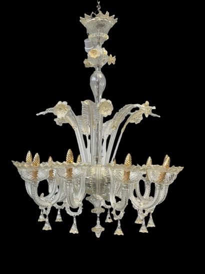 null Important chandelier in transparent blown glass with ten arms of light and decoration...