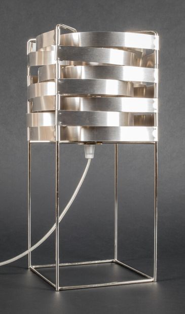 null Max SAUZE (né en 1933)

Lampe à poser en lames d'aluminium. 

H : 32 cm