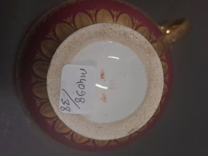 null Sèvres

Tasse à thé et sa soucoupe en porcelaine à décor polychrome de fleurs,...