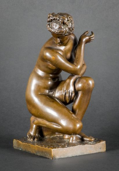 null D'APRES L'ANTIQUE - Barbedienne cast iron

Kneeling Venus

Bronze with brown...