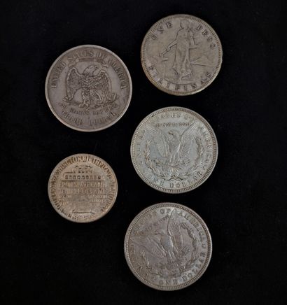 null Lot including United States - 3 coins of 1 Dollar, 1/2 dollar and a Philippine...