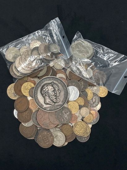 null Set of various coins in bronze and silver, various periods and countries 

Weight...