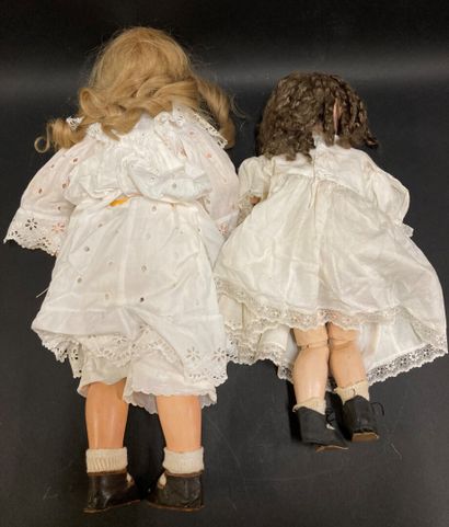 null Lot de deux poupées anciennes, têtes porcelaine, SFBJ :

- Moule 60, Taille...
