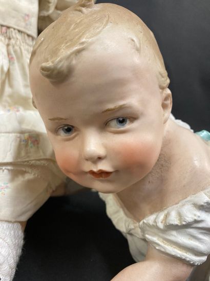null Lot de quatre poupées restaurées comprenant :

- JUMEAU, tête porcelaine, bouche...