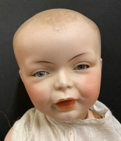 null Lot de quatre poupées restaurées comprenant :

- JUMEAU, tête porcelaine, bouche...