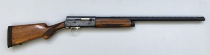 null Semi-automatic rifle Browning auto-5 caliber 12/70 three shots. Gun number 6358761...