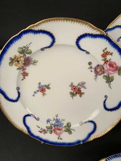 null Set of four plates with scalloped edges in polychrome and gilded porcelain decorated...