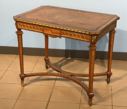 null Writing table in marquetry and leather top.

Beautiful ornamentation of gilt...